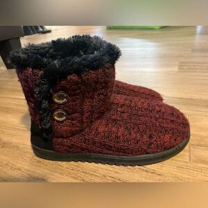 Dearfoams red knit with very softy faux fur lining women sock bootie size L 9/10